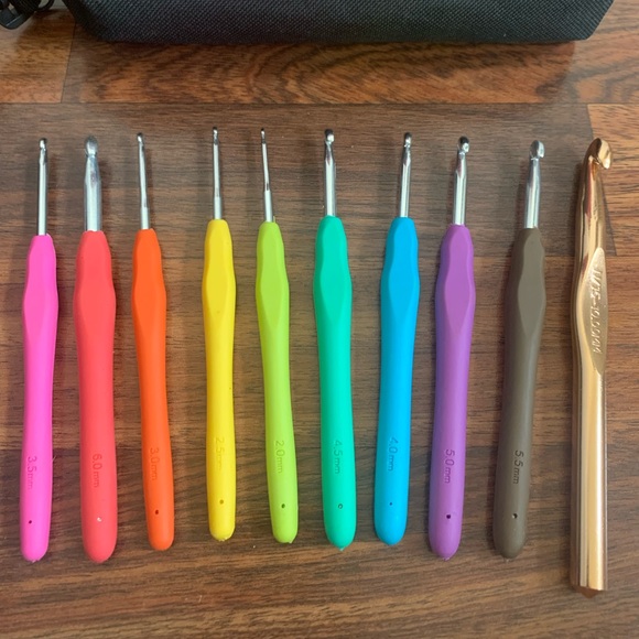 Artbin Red Yarn Drum bag tote AND Crochet Needle set with Case! - Picture 3 of 7